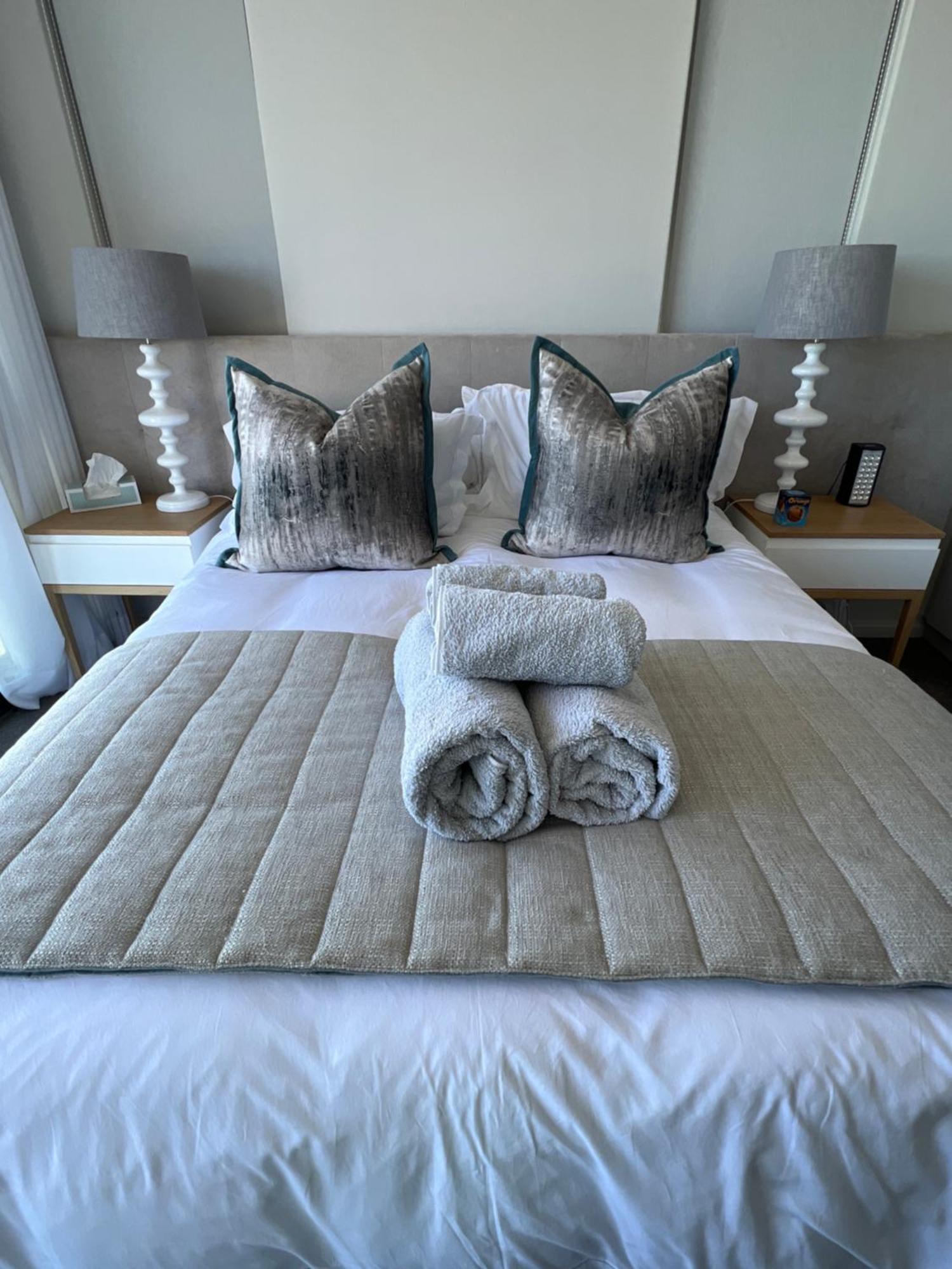 Blouberg Luxury Beachfront Apartment Блубергстранд Екстериор снимка